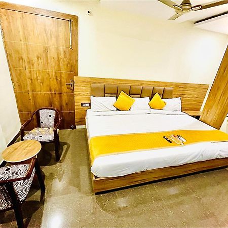 Hotel Nidhivan Mukund - Best Rated Area - In House Parking Vrindāvan Εξωτερικό φωτογραφία