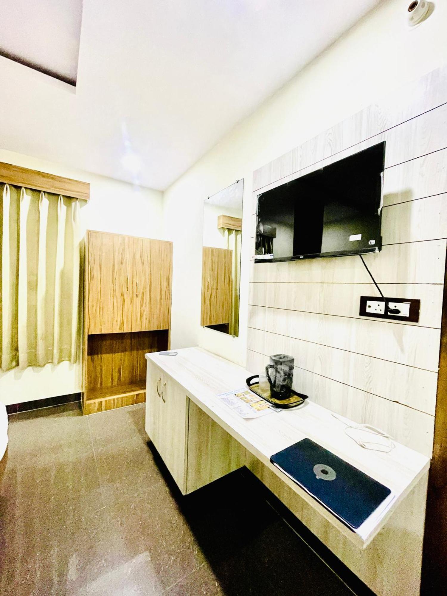 Hotel Nidhivan Mukund - Best Rated Area - In House Parking Vrindāvan Εξωτερικό φωτογραφία