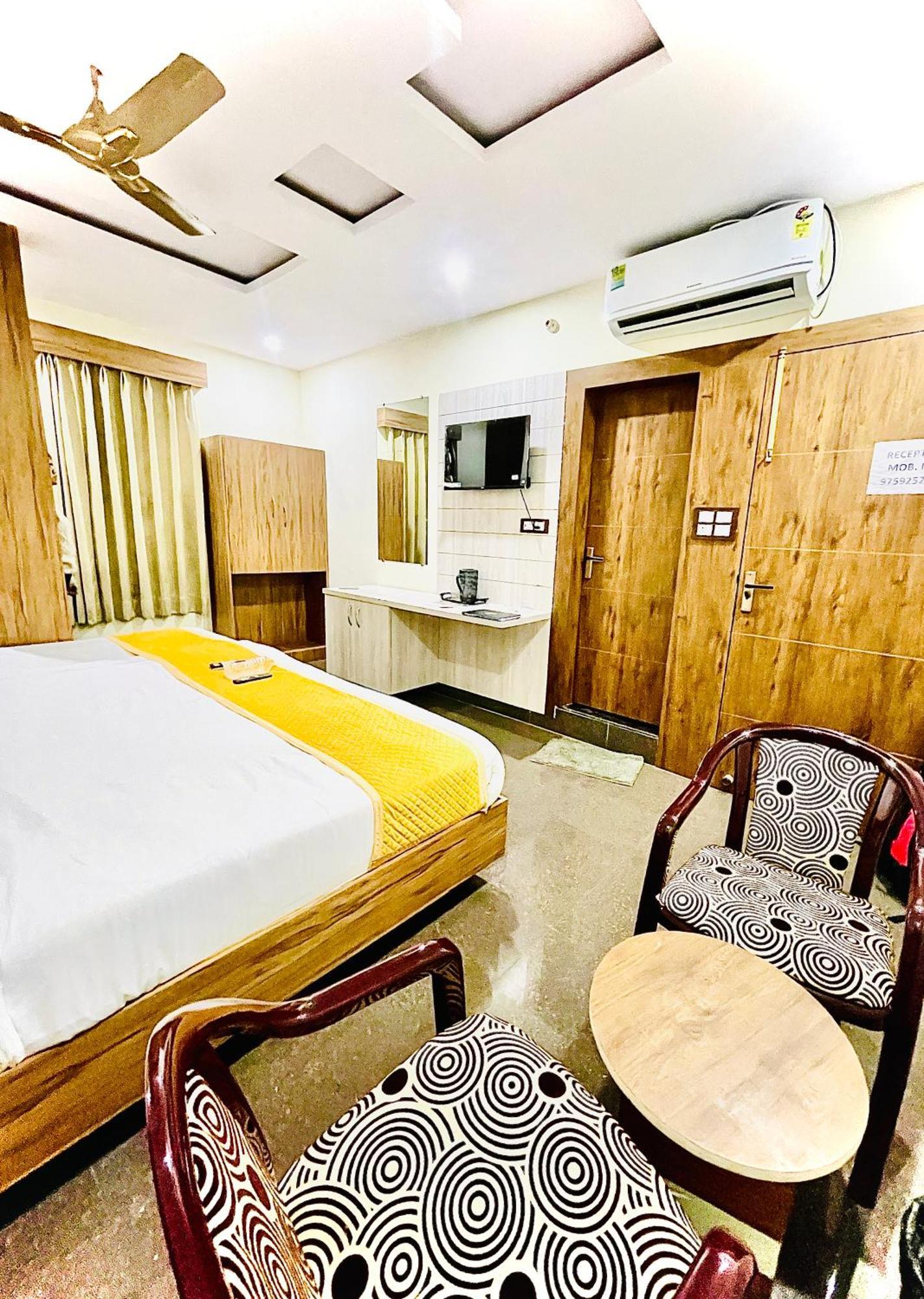 Hotel Nidhivan Mukund - Best Rated Area - In House Parking Vrindāvan Εξωτερικό φωτογραφία
